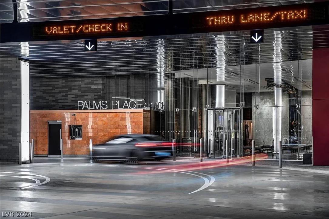 Palms Place Hotel By Zelloo Las Vegas Exterior photo