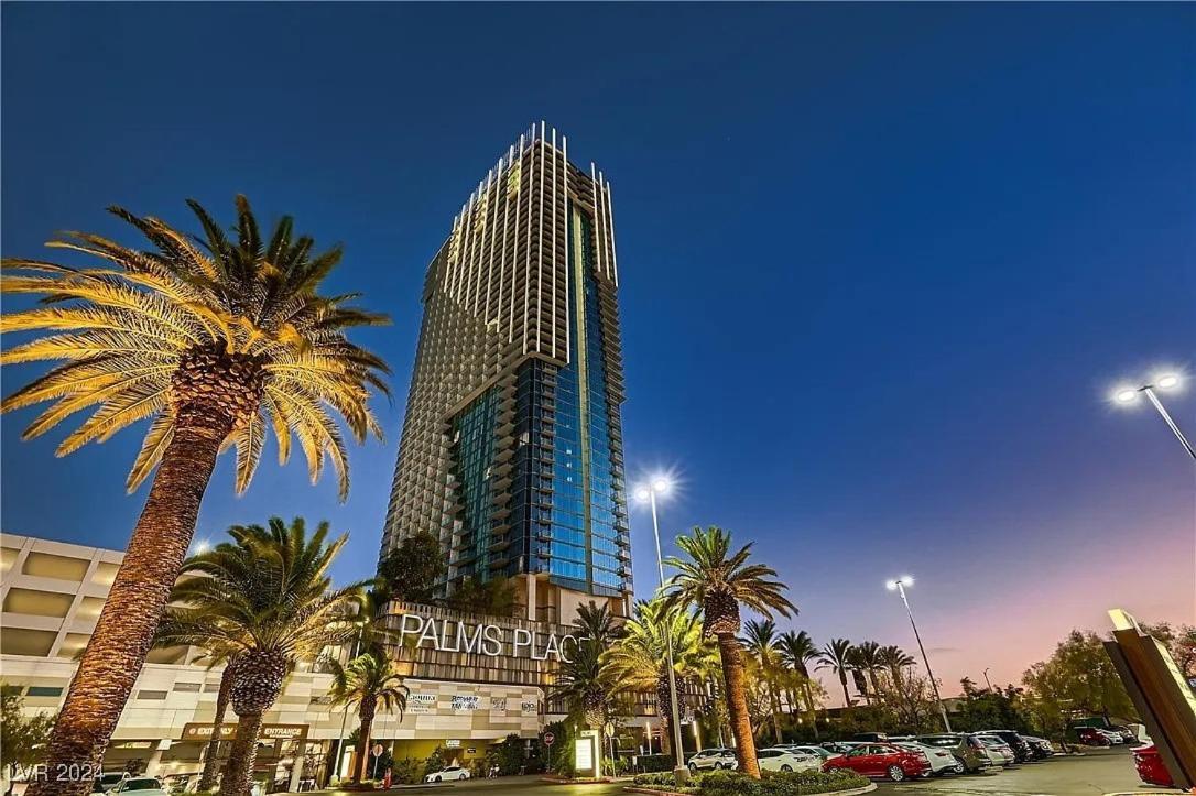 Palms Place Hotel By Zelloo Las Vegas Exterior photo