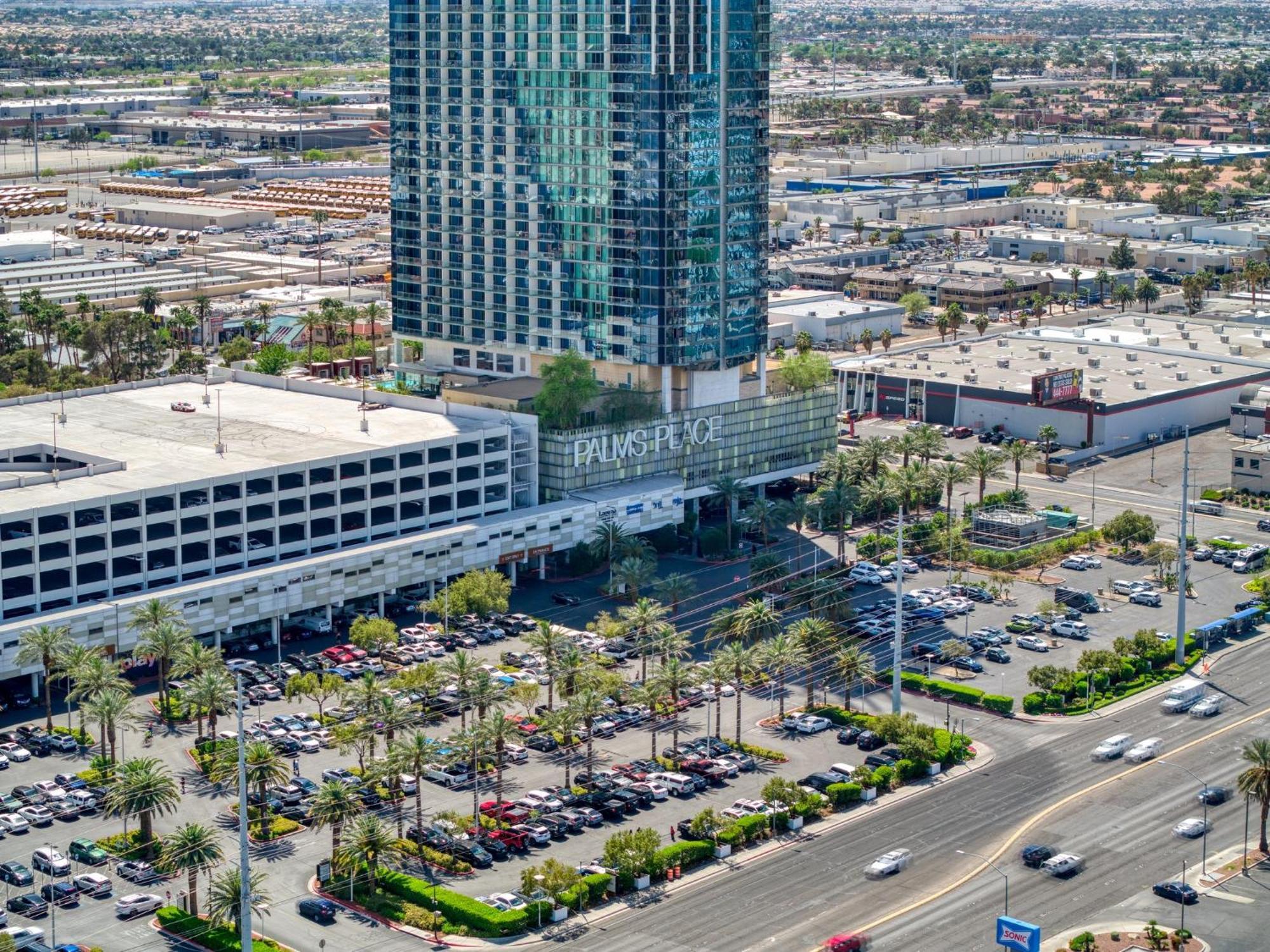 Palms Place Hotel By Zelloo Las Vegas Exterior photo